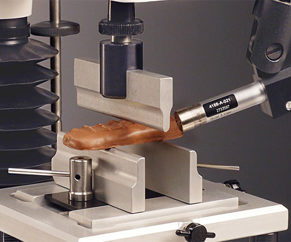 3 point bend test on chocolate bar with acoustic microphone