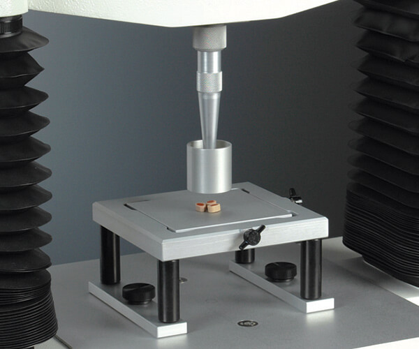 Compression test on cat food pellets